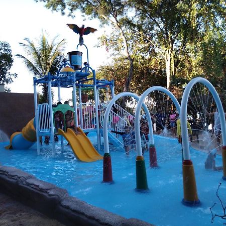 Aldeia Do Lago C204- Com Cozinha , Churrasqueira E Bebidas Liberadas No Parque Aquatico, Internet Banda Larga, Ponto Recarga De Carro Eletrico Caldas Novas Exterior photo